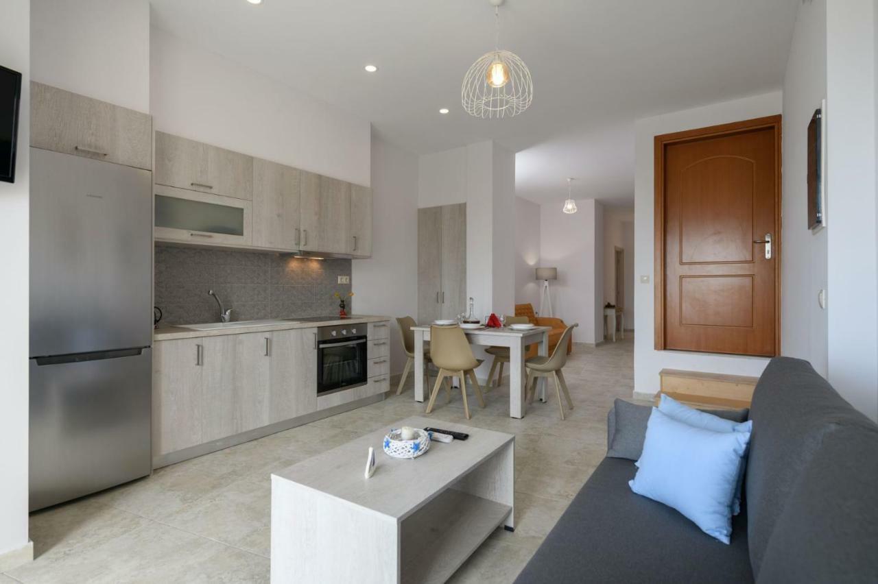 Coral Sea Apartment Kokkinos Pyrgos Eksteriør billede