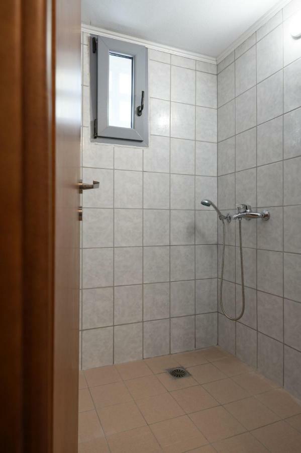Coral Sea Apartment Kokkinos Pyrgos Eksteriør billede