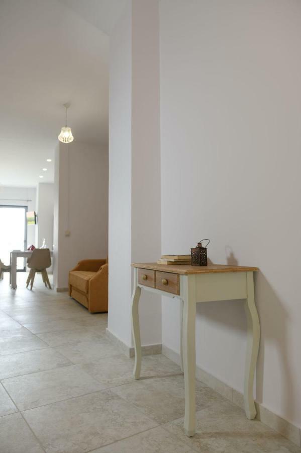 Coral Sea Apartment Kokkinos Pyrgos Eksteriør billede