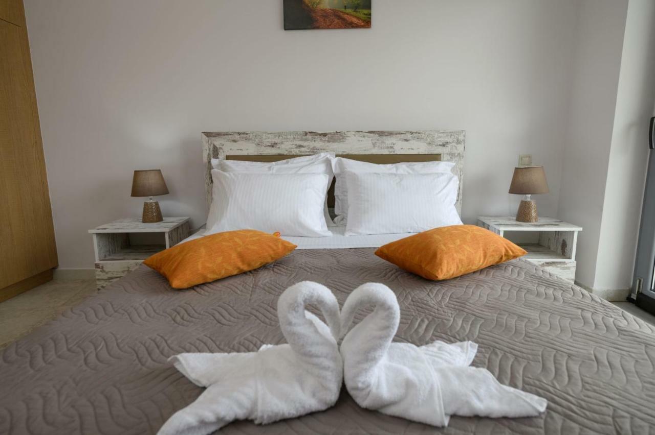 Coral Sea Apartment Kokkinos Pyrgos Eksteriør billede